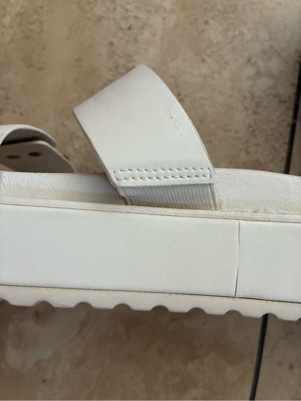Steve Madden White Slide Sandals 9M - Picture 5 of 9